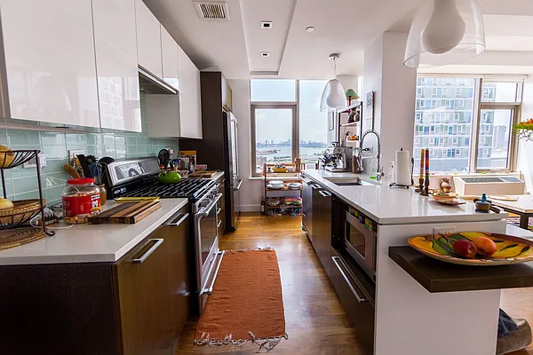 Rented by Warburg | media 12