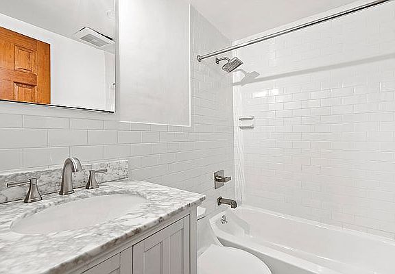 5th image of 386 Quincy St Unit 1