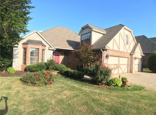104 Viewmont Dr, Edmond, OK 73003