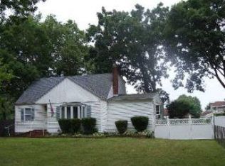 84 Stahley St, Brentwood, NY 11717