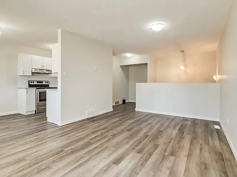 5327 A 38th Ave — Photo 17