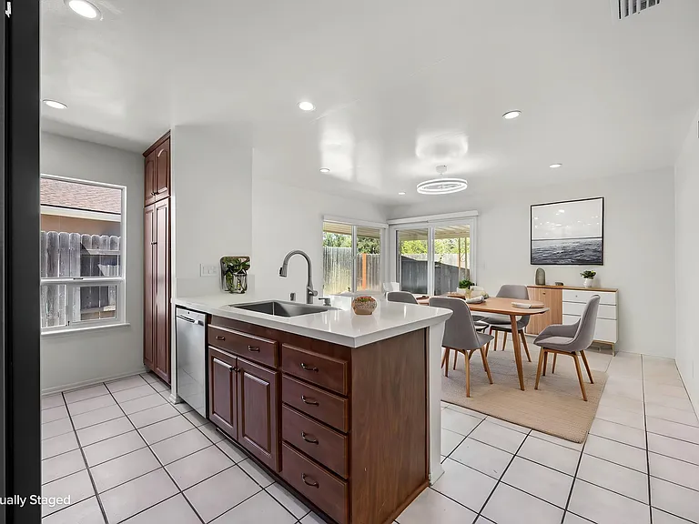 5892 Oak Meadow Dr — Photo 18