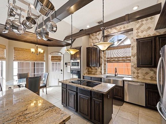 3rd image of 2202 Parkview Ln