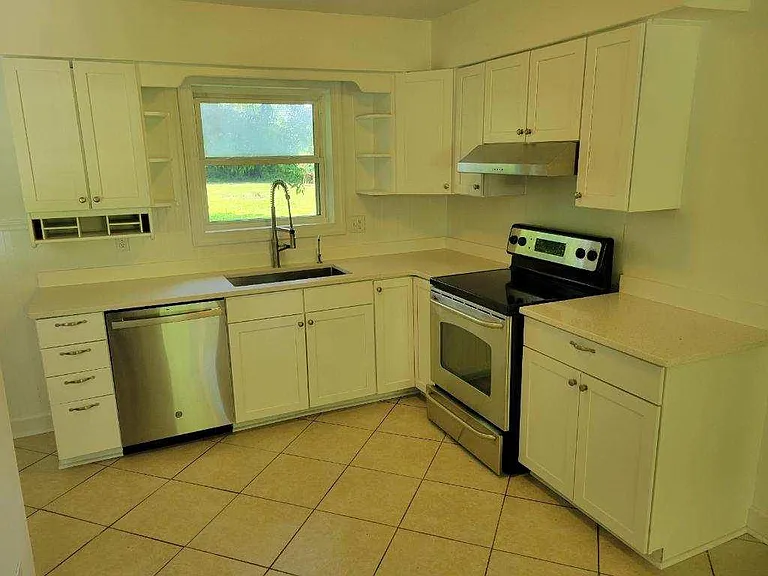 4526 Greenway Ave — Photo 9