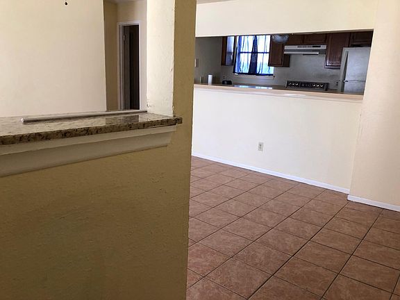 3rd image of 2318 Capitan Dr APT D