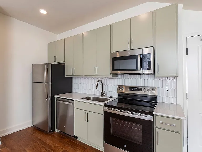 1425 Main Street — Photo 13