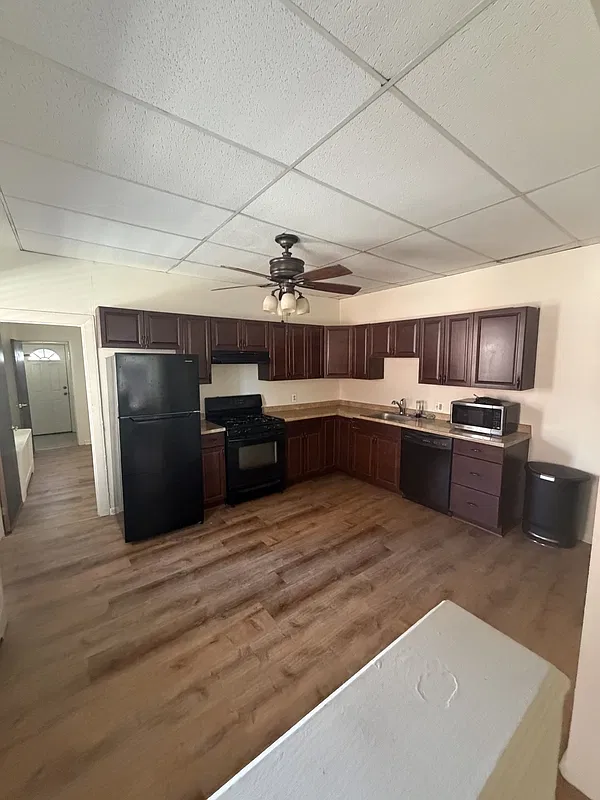 1 bed, 1.0 bath, $1,300 — Photo 1