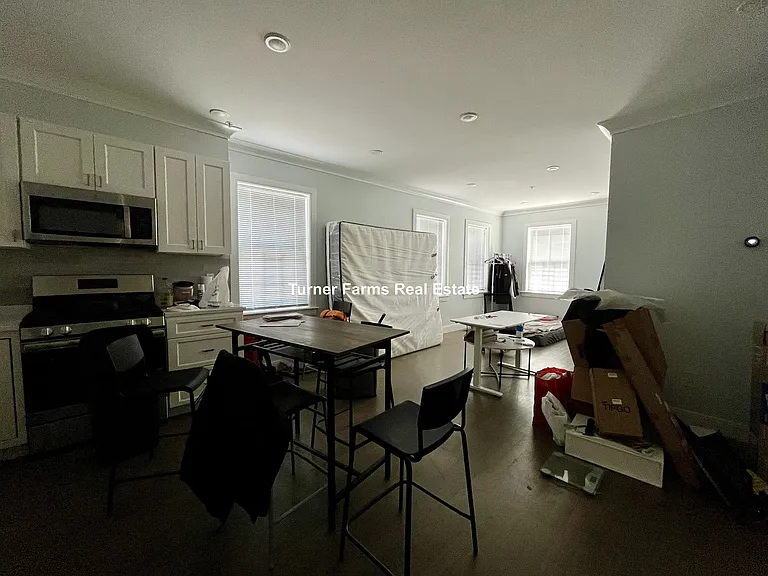 79 Linden St #2 — Photo 4