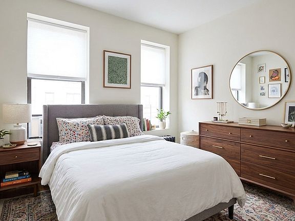 3rd image of 325 E 21st St APT 12