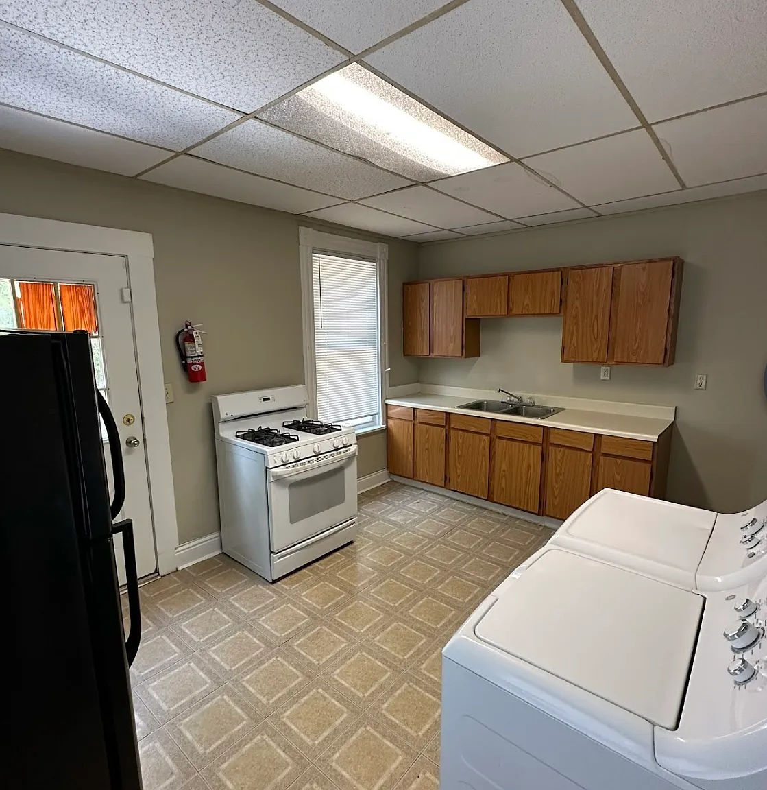 2 bed, 1.5 bath, 1100 sqft, $1,800 — Photo 3