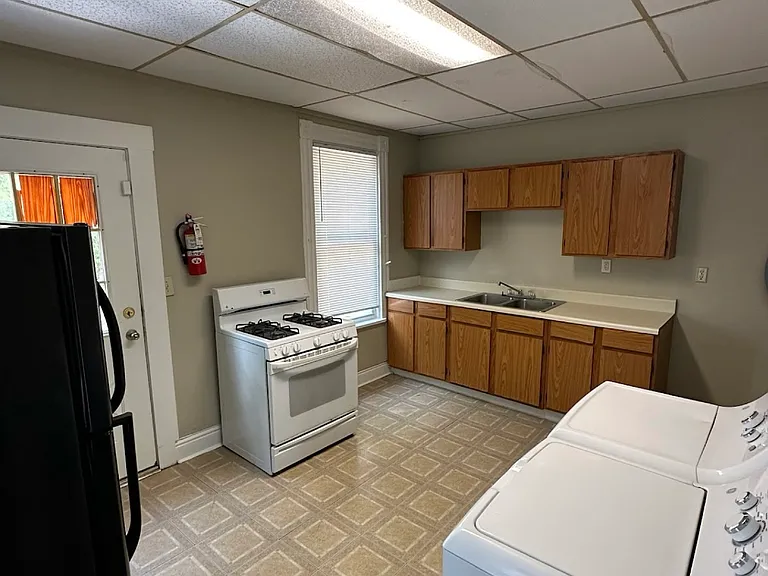 1608 Potter Pl — Photo 3