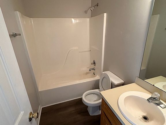 3rd image of 4062 Cedars Pkwy Unit E