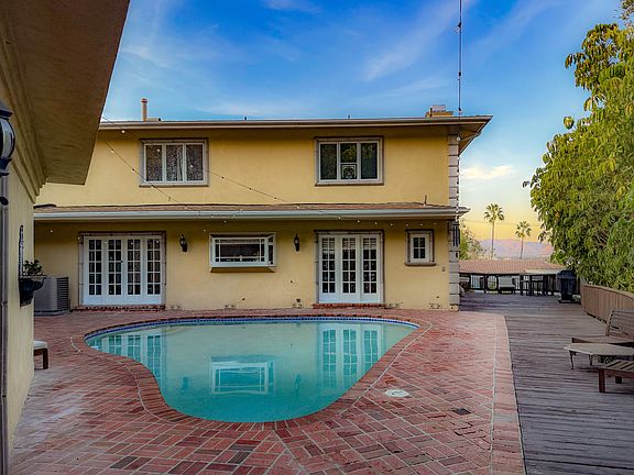 Pool View Garage Angle