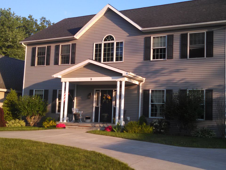 1st image of 9 Woodshire S