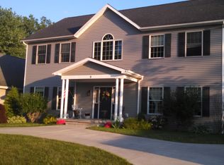 9 Woodshire S, Getzville, NY 14068