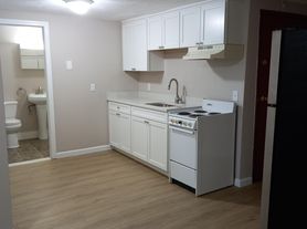 31 New London Ave