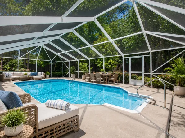 300 Peggy Dr, Crestview, FL 32536