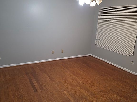 5th image of 420 Fieldgreen Dr
