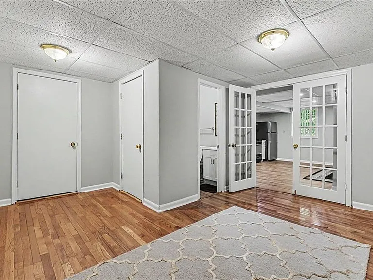 3084 Green Valley Dr — Photo 3