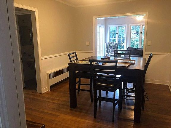 5th image of 833 W Cornwallis Dr
