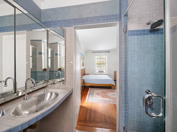 180 Riverside Drive image 11 of 14