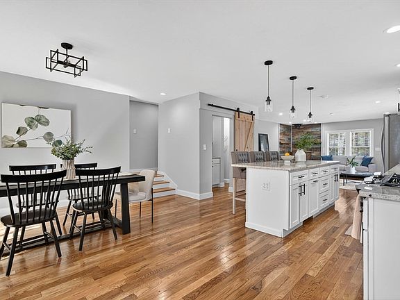 4th image of 10 Mattakeesett Ave