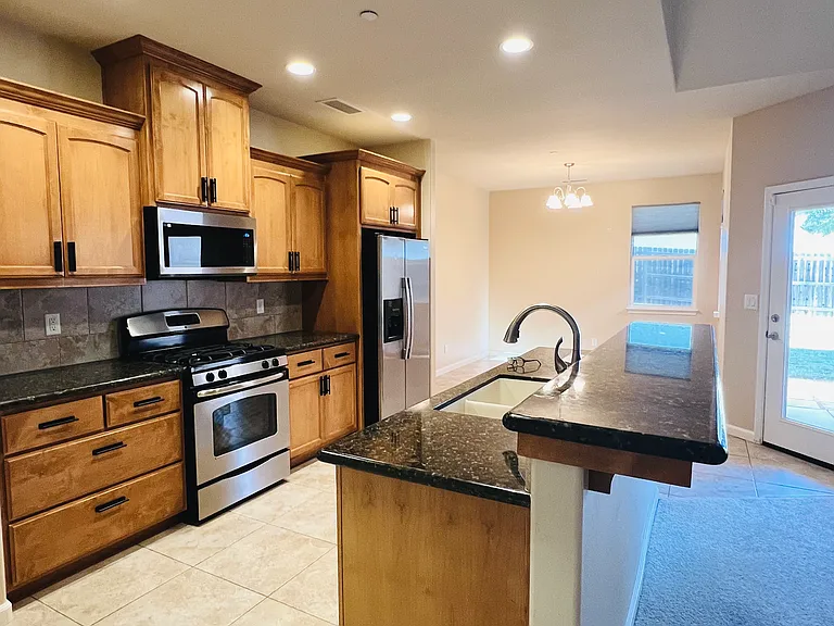 2953 Bancroft Dr — Photo 7