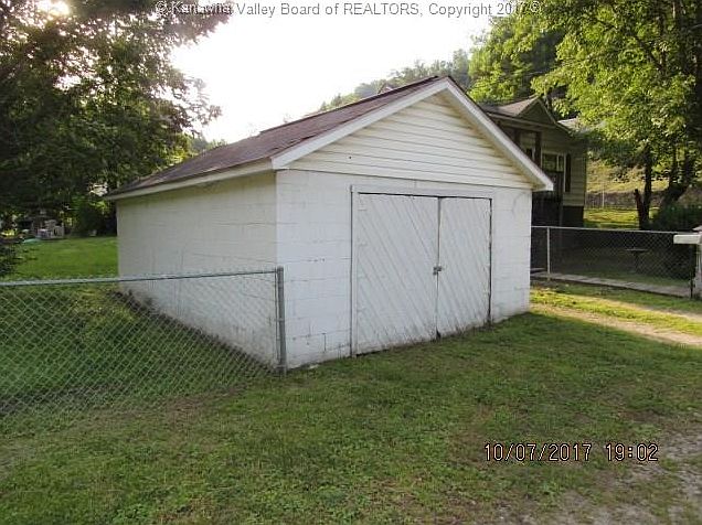 2nd image of 400 Fieldstone Rd
