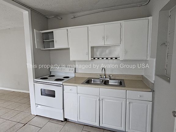 2nd image of 3313 Rosselle St