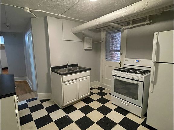 3rd image of 2510 Harney St #2