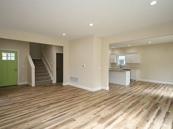 3rd image of 5822 Fernwood Ave