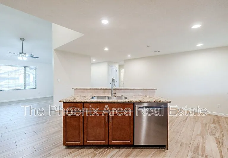 3231 N Woodburne Dr — Photo 10