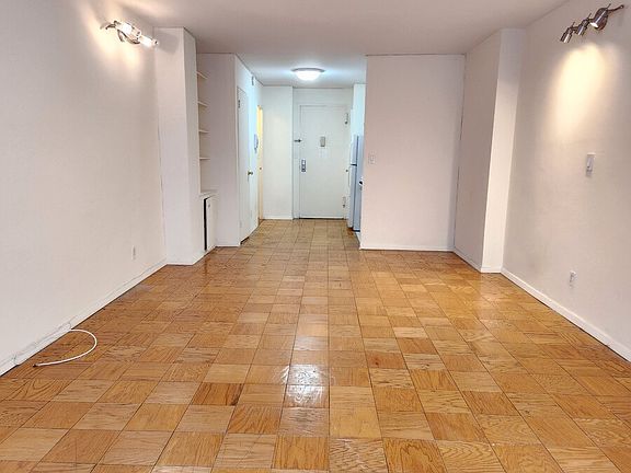 3rd image of 211 E 53rd St APT 10B