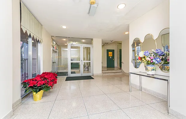 Sold by Re/Max In The City | media 15