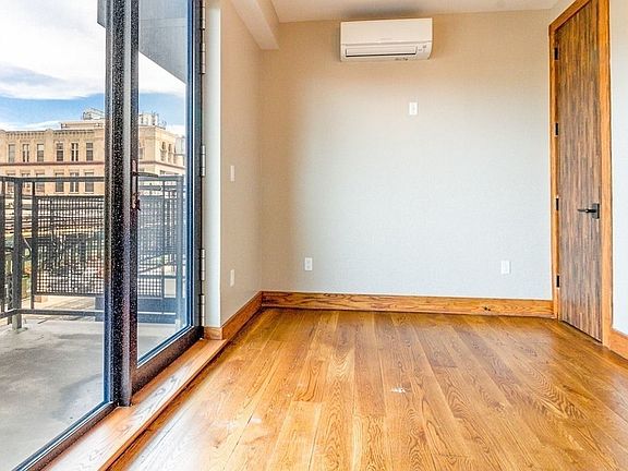 5th image of 865 Willoughby Ave #2L