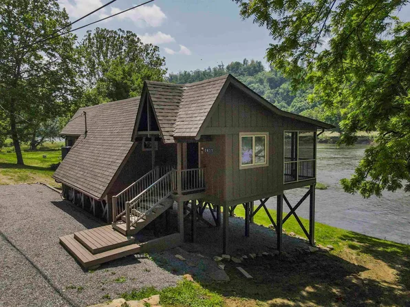 3677 Ledge Rock Rd, Draper, VA 24324