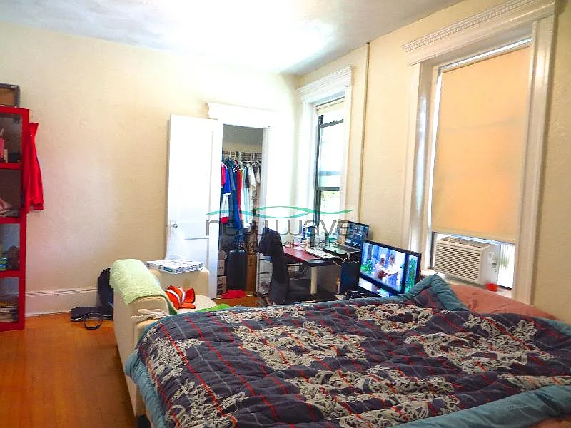 Studio, 400 sqft, $2,400 — Photo 2