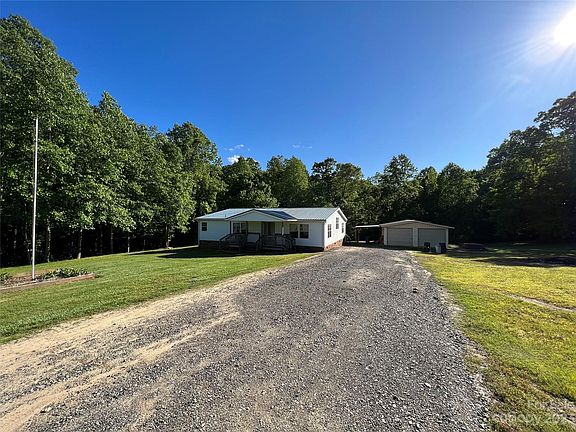 3rd image of 124 Sutton Ct
