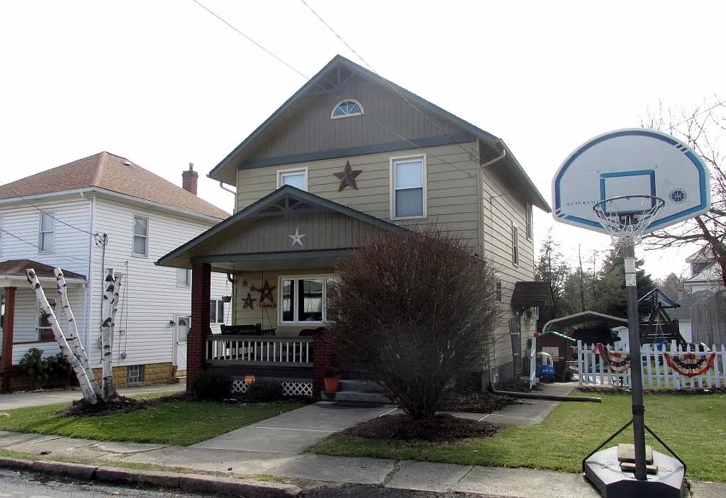 75 Johnson Ave photo 1