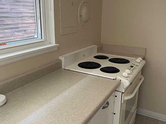 3rd image of 206 Florentia St #3