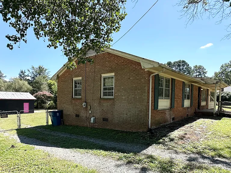 2204 Long Dairy Rd — Photo 2
