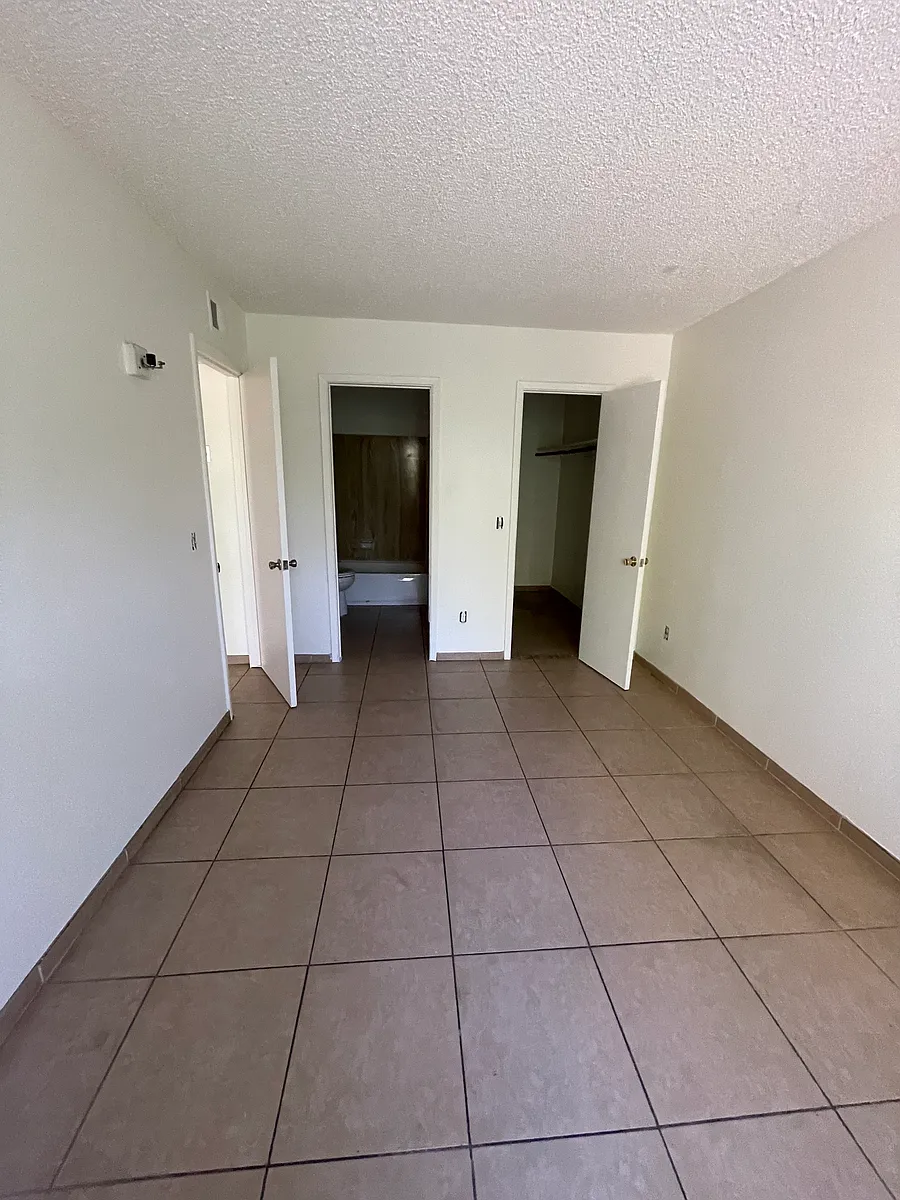 Building Photo - 3339 E Monte Vista Dr