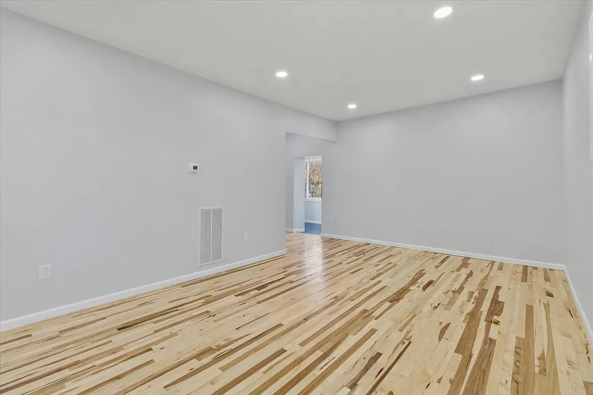 3 bed, 2000 sqft, $4,900 — Photo 3