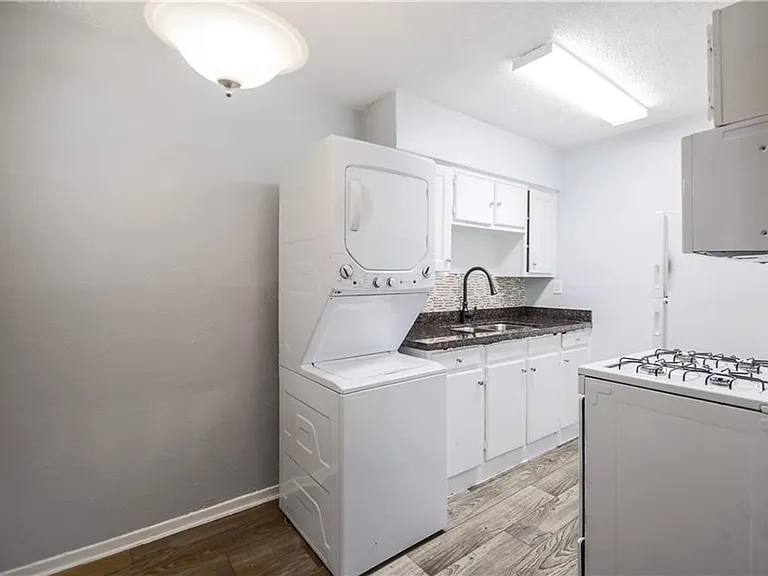 2401 Manor Rd #121 — Photo 8