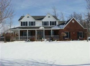 5533 Pine Loch Ln, Williamsville, NY 14221