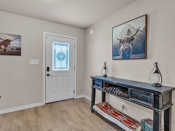3rd image of 909 Erwin Rd