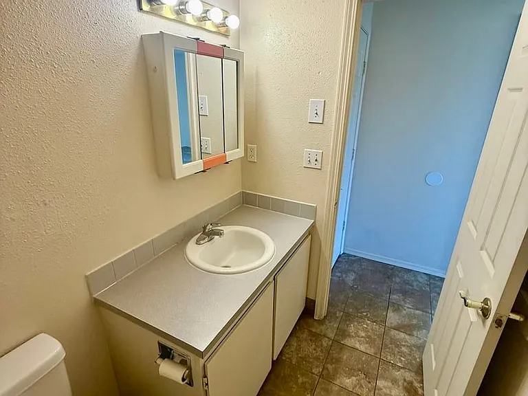 2124 Arthur St #12 — Photo 5