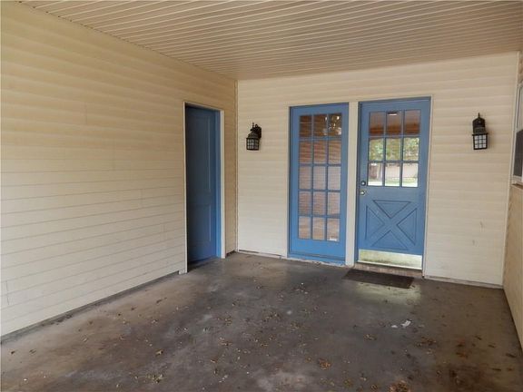 3rd image of 3157 Columbia Dr