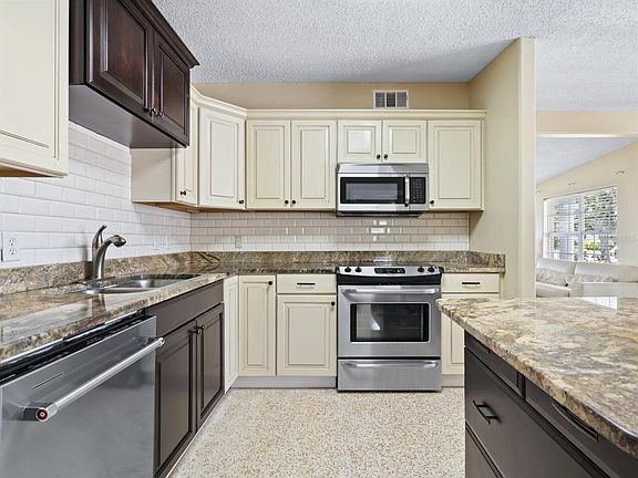 5th image of 3115 Bay Dr