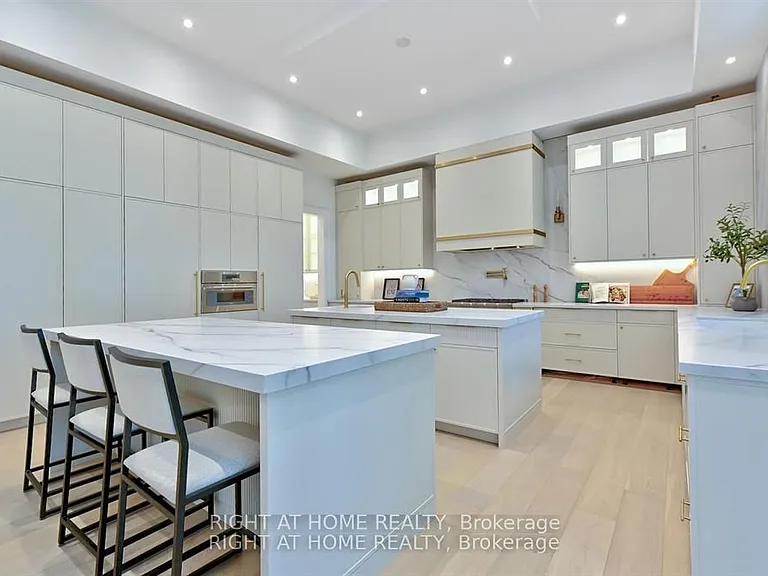 27 Hurlingham Cres — Photo 10
